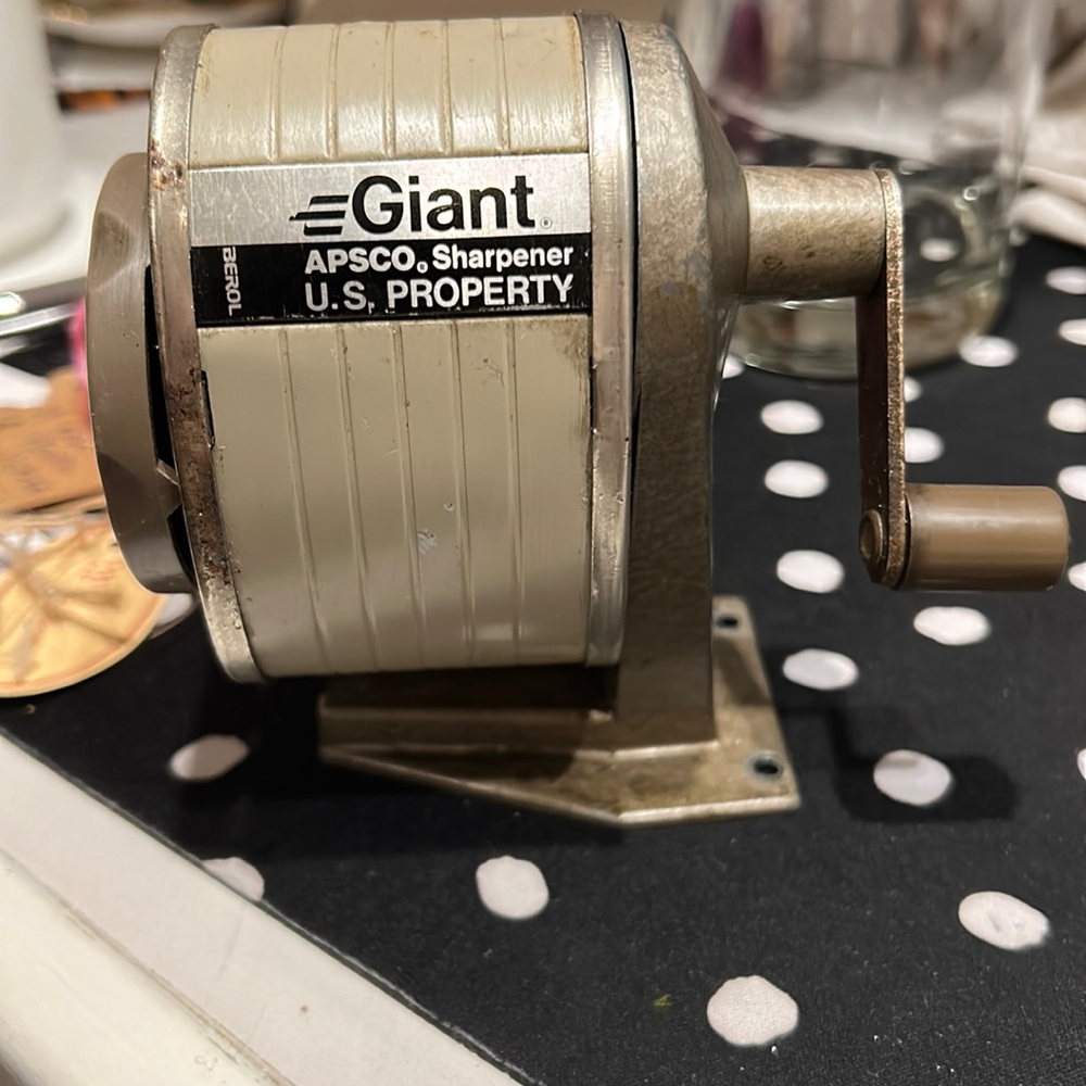 Vtg pencil sharpener